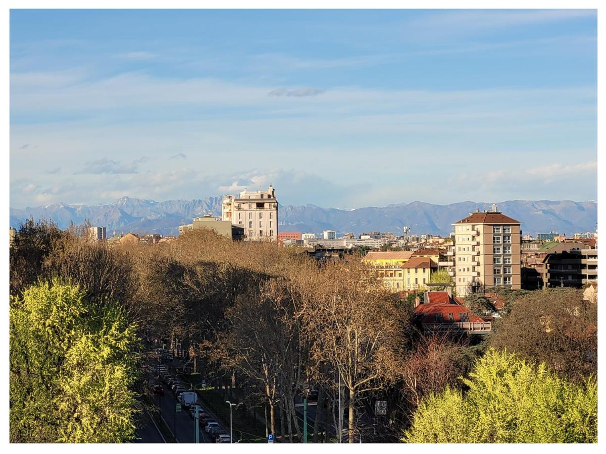 La Milanese, Appartamento Moderno Con Balcone - Metro Isola A 2 Min Appartamento Milano