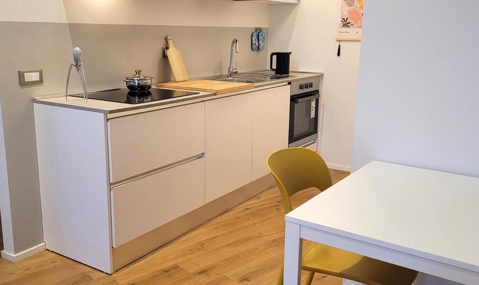 La Milanese, Appartamento Moderno Con Balcone - Metro Isola A 2 Min *