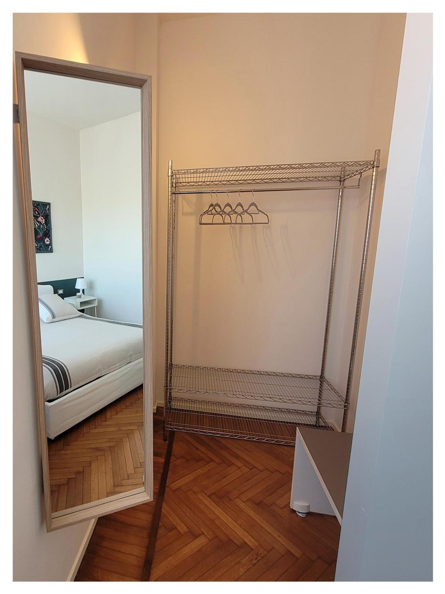 La Milanese, Appartamento Moderno Con Balcone - Metro Isola A 2 Min Appartamento *